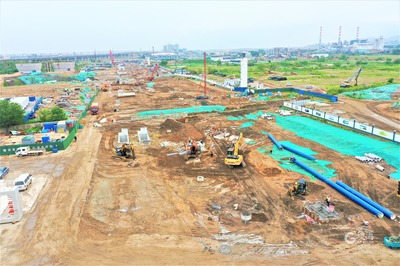 唐河路-安順路打通工程施工現(xiàn)場:烈日迎“烤”,奮戰(zhàn)工地保進度
